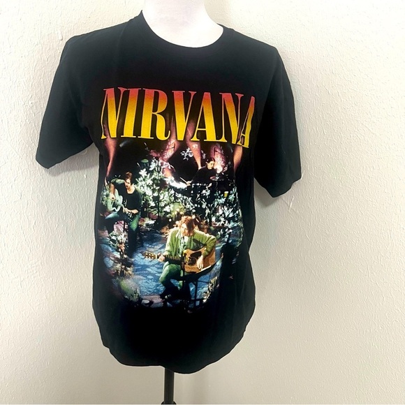 Nirvana Live in Concert Photo T-Shirt Unisex Small Black Graphic Streetwear - Picture 1 of 4